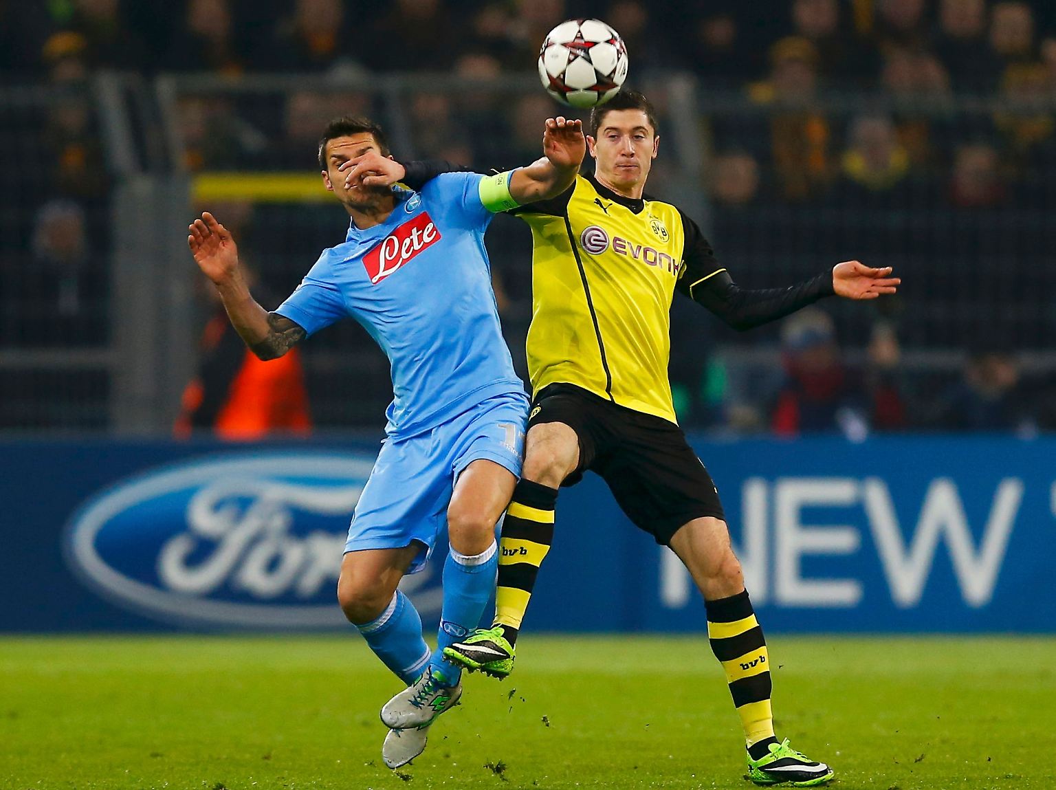 Borussia Dortmund hat sich mit einem verwegenen Kraftakt sein nächstes "Endspiel" um den Einzug ins Achtelfinale der Champions League erkämpft.