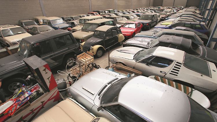 Oldtimer so weit das Auge reicht. Die 286 Autos füllen mehrere Hallen.