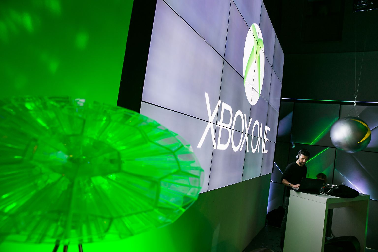 Die Xbox One ist das große Projekt von Microsoft - und tritt gegen die Wii U von Nintendo und die Playstation 4 von Sony an.