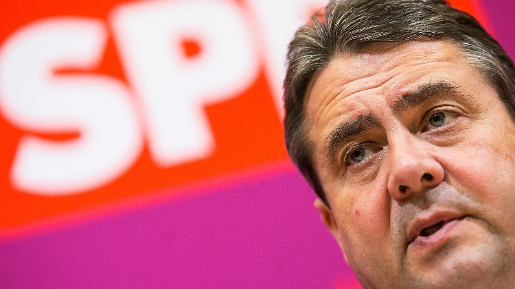 SPD-Chef Gabriel muss noch eine Menge Überzeugungsarbeit leisten.