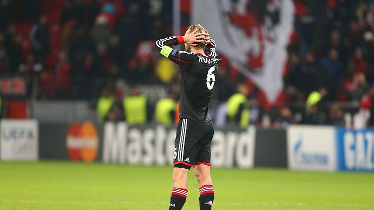 So hilflos ... Simon Rolfes, Kapitän von Bayer 04 Leverkusen.