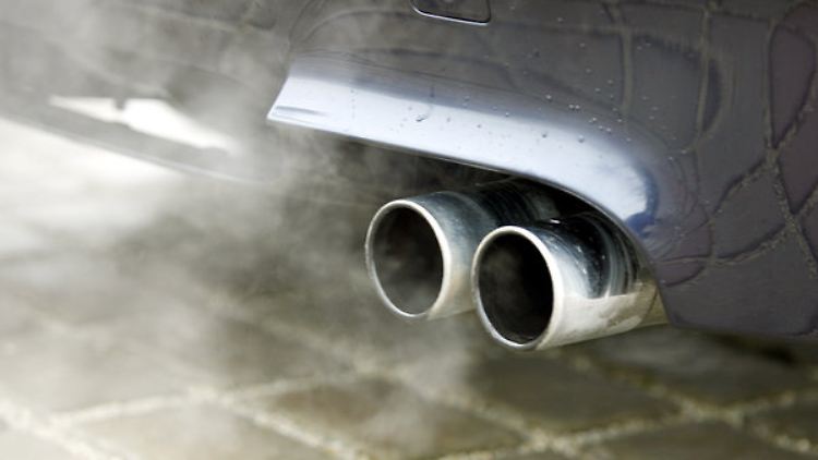 Die EU will Autos klimafreundlicher machen.