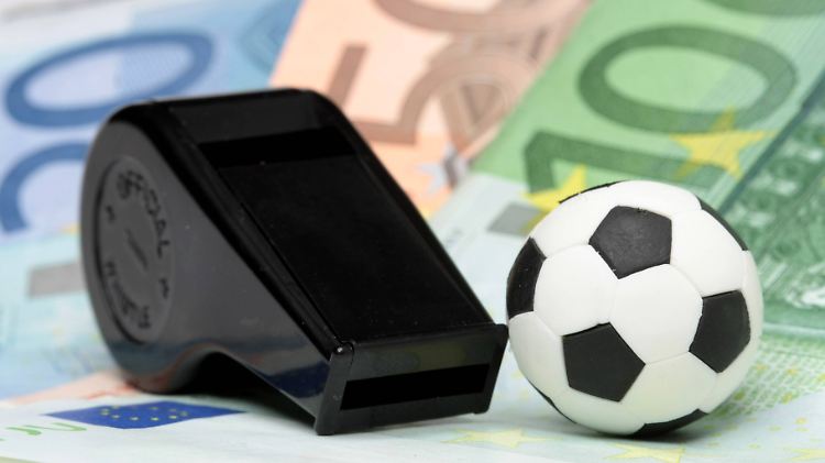 Die FIFA zahlt dem Titelgewinner 2014 ein Rekord-Preisgeld von 35 Millionen US-Dollar (25,6 Mio Euro).