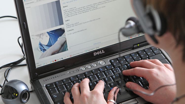 Manche Straftäter gehen in Chatrooms auf die Suche nach Opfern.