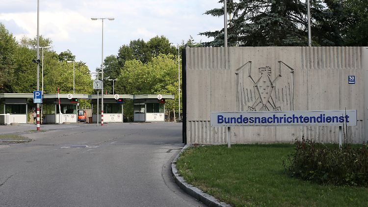 Der BND - hier die Zentrale in Pullach - betreibt mehrere Nebenstellen, darunter die Hauptstelle für Befragungswesen in Berlin.