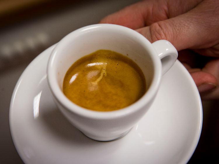 Kaffee gegen Alzheimer? Die Forscher dämpfen Hoffnungen auf schnelle Hilfe.