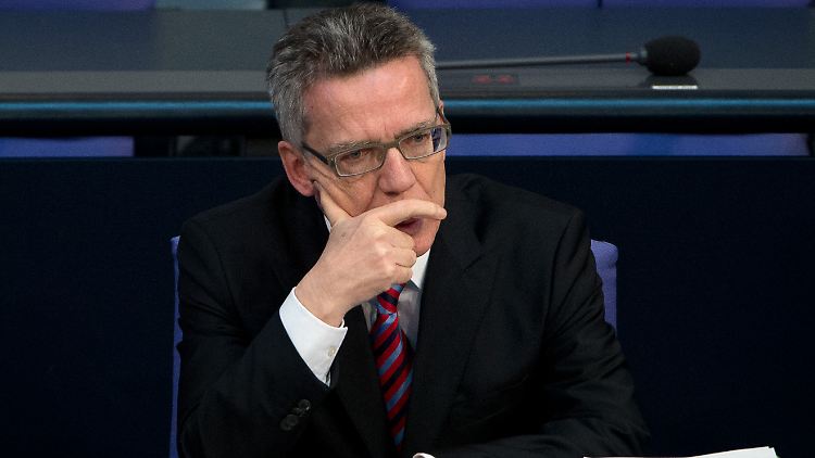 Erst die Drohnen, jetzt die Hubschrauber: Thomas de Maizière hat kein Glück mit dem Kampfgerät.