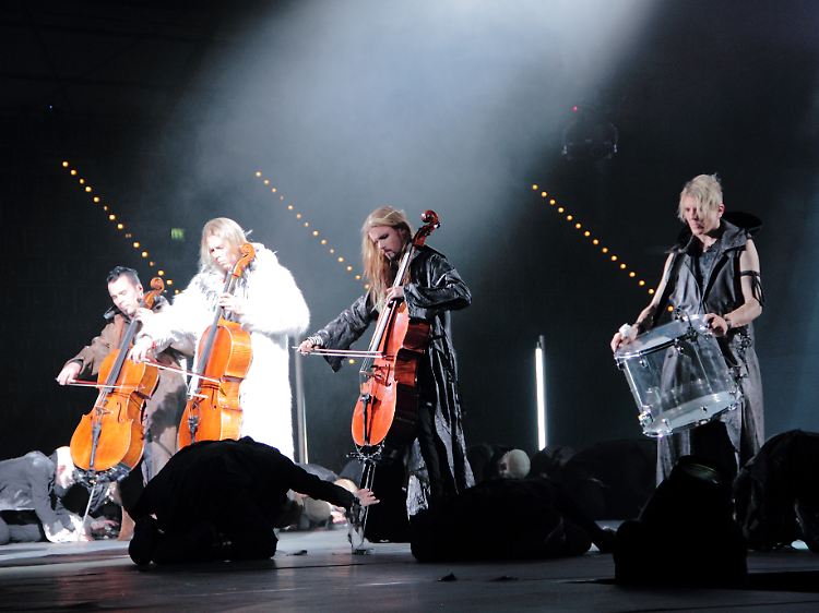 Da wächst zusammen, was auf den ersten Blick nicht unbedingt zusammengehört - Apocalyptica bei ihrer Wagner-Show in Leipzig.