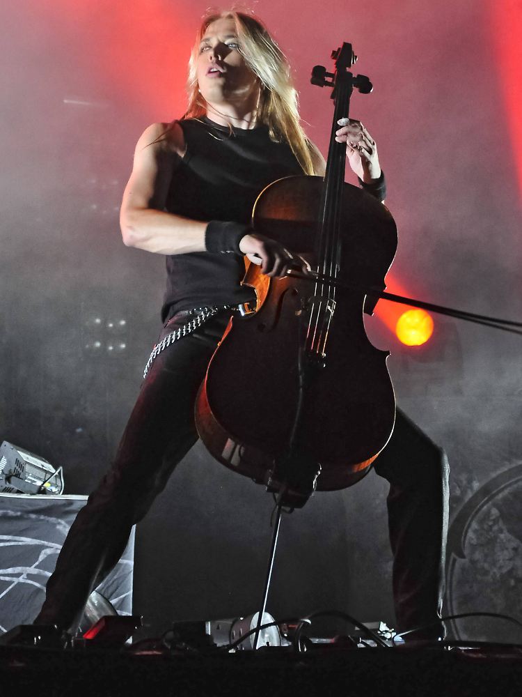 Auch das Mastermind der Gruppe, Eicca Toppinen, ist von Anfang an bei Apocalyptica mit von der Partie.