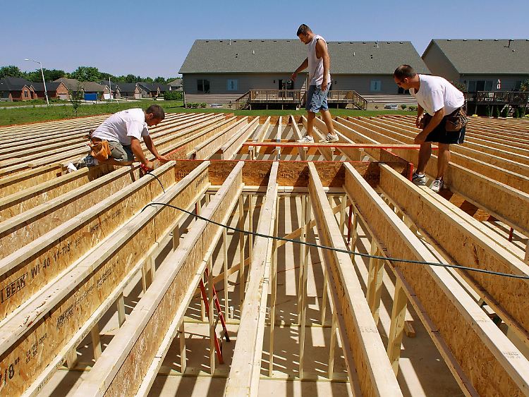 Bauarbeiter in Springflied im US-Bundesstaat Illinois: Bei den privaten Bauausgaben steigt das hochgerechnete Jahresvolumen im Juni auf 836 Mrd. US-Dollar.