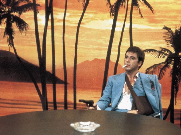 Die Gewalt vor der romantischen Fototapete - "Scarface" ist auch nicht ohne Ironie.