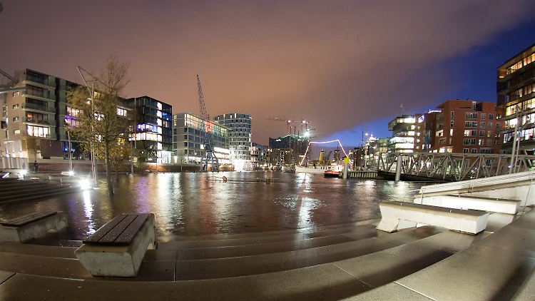 Die Magellan-Terrassen in der Hafencity in Hamburg waren bei der dritten Sturmflut noch überschwemmt.