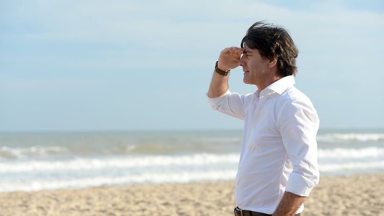 "Um dreimal in der Hitze zu spielen, braucht man viel Substanz": Joachim Löw resümiert nach der Auslosung am Atlantischen Ozean.