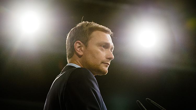 Kein überragendes Ergebnis, aber ein anständiges: 79 Prozent der Delegierten stimmen für Lindner als neuen FDP-Chef.