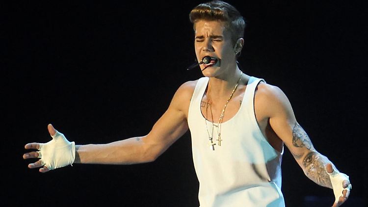 Justin Bieber hat im Internet seine Fans dazu aufgerufen, für die Philippinen zu spenden.