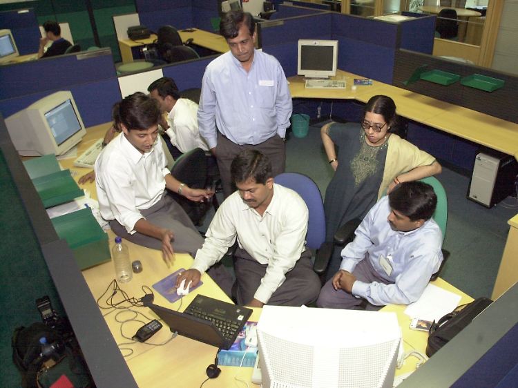 Kampf um die klügsten Köpfe: indische Software-Experten in der Niederlassung der deutschen Softwarefirma SAP in Bangalore.