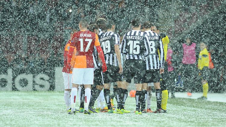 Das Champions-League-Spiel in Istanbul wurde zum Schneewalzer.