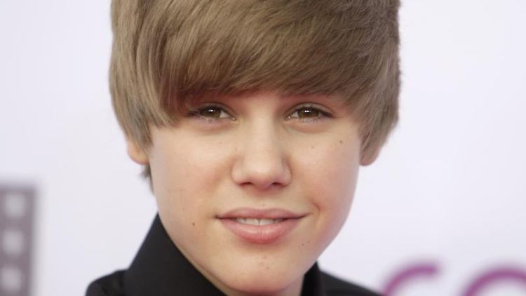 Vielleicht erfahren wir ja auch, wie er zu der Frise kam: Justin Bieber.