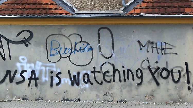 Graffito an einer Fassade in Staßfurt (Sachsen-Anhalt).