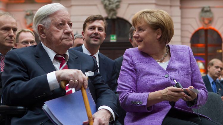 Wird sie einmal so beliebt sein wie er? Helmut Schmidt und Angela Merkel.