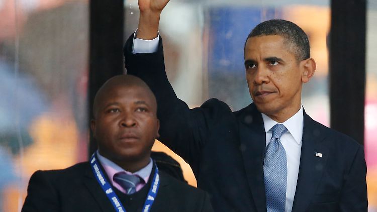 Wer ist der falsche Dolmetscher, der neben Obama steht?