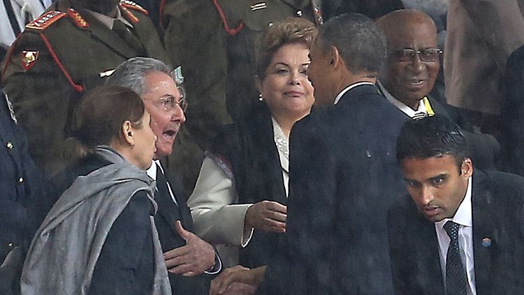 Kubas Präsident Raul Castro beim Handshake mit Barack Obama