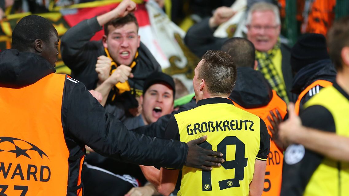 "Das war ein geniales Gefühl. Wir wären raus gewesen. Das ist eine Riesensache. Das haben sich alle verdient. Dabei habe ich den Ball gar nicht richtig getroffen", sagte der Matchwinner glücklich.