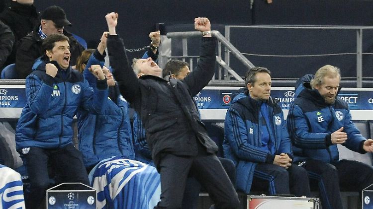 Erstmal erlöst: Schalke-Trainer Jens Keller.
