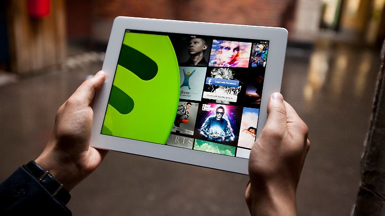 Auf Tablets kann das kostenlose Angebot des Musik-Streaming-Dienstes Spotify jetzt wie auf PCs genutzt werden.