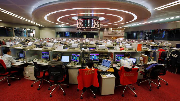 Handelssaal mit Ufo-Optik: An der Hongkong Stock Exchange ziehen Cinda-Aktien am Ausgabetag steil an.