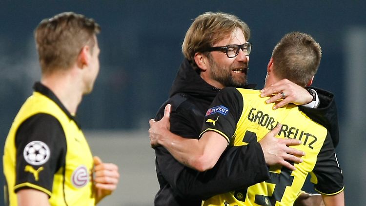 BVB-Coach Jürgen Klopp mit seinem "super Jungen" Kevin Großkreutz.