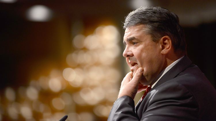 Parteichef Sigmar Gabriel dürfte den Ausgang des Mitgliedervotums mit besonders großer Spannung verfolgen.