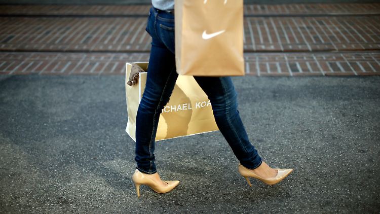Der Einzelhandel brummt. Die US-verbraucher shoppen wieder fleißig. Das könnte wohl den Ausstieg aus den US-Anleihenkäufen beschleunigen.