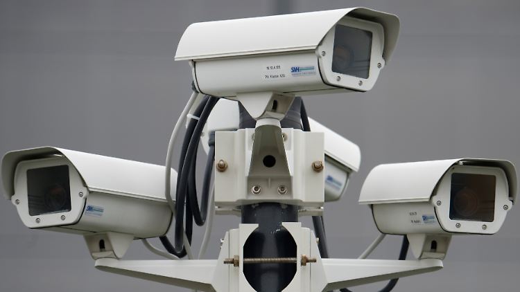 Telefondienstleister müssten gewährleisten, dass Dienste wie etwa die NSA außen vor bleiben.