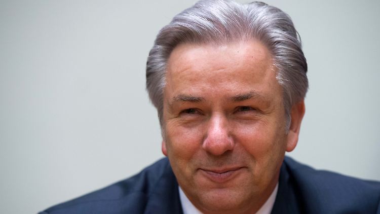 Klaus Wowereit: Erst im Januar enthront, kaum ein Jahr später soll er wieder Chefkontrolleur des BER werden.
