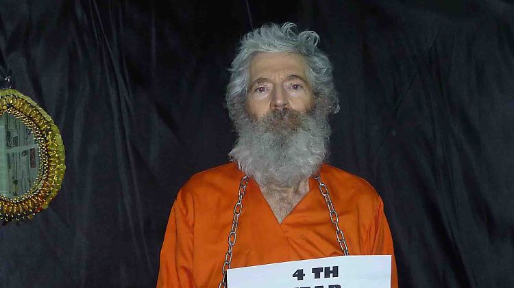 Dieses Foto erhielt die Familie von Robert Levinson im April 2011. Im November 2010 war ihr ein Video geschickt worden.
