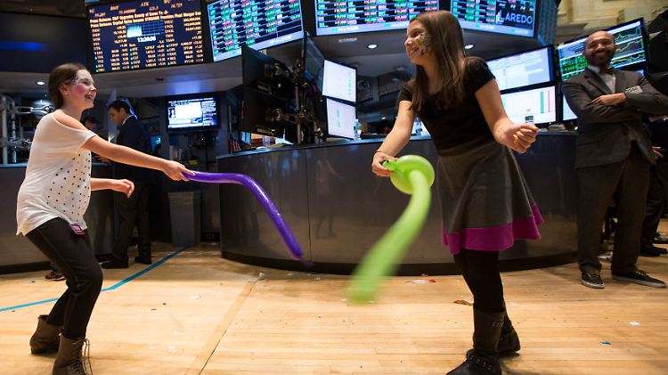 Noch ist offen, welche Richtung sich an der Wall Street zum Wochenschluss durchsetzen wird.