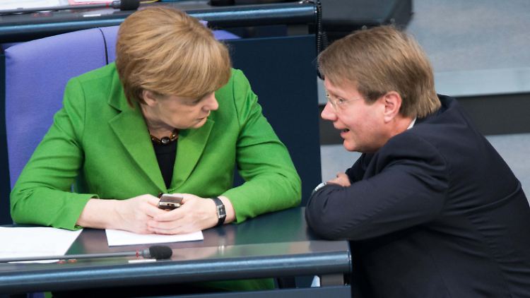 Roland Pofalla war jahrelang ein sehr wichtiger Mitarbeiter für Angela Merkel.