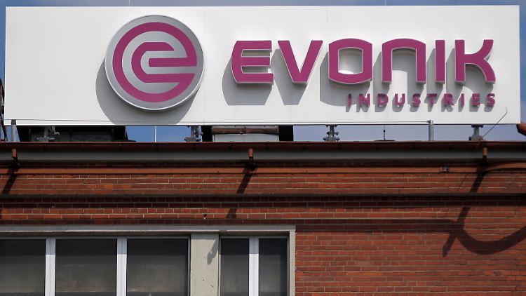 Spezielchemiekonzern mit rund 33.000 Mitarbeitern und einem Jahresumsatz von zuletzt 13,6 Milliarden Euro: Die Evonik-Aktie wird seit Ende April 2013 an der Börse gehandelt.