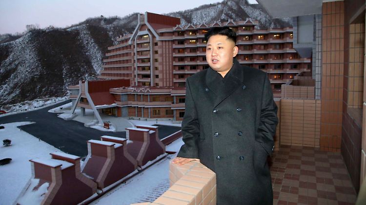 2013-12-15T073559Z_1016548812_GM1E9CF14DS01_RTRMADP_3_KOREA-NORTH.JPG1821894451477657302.jpg