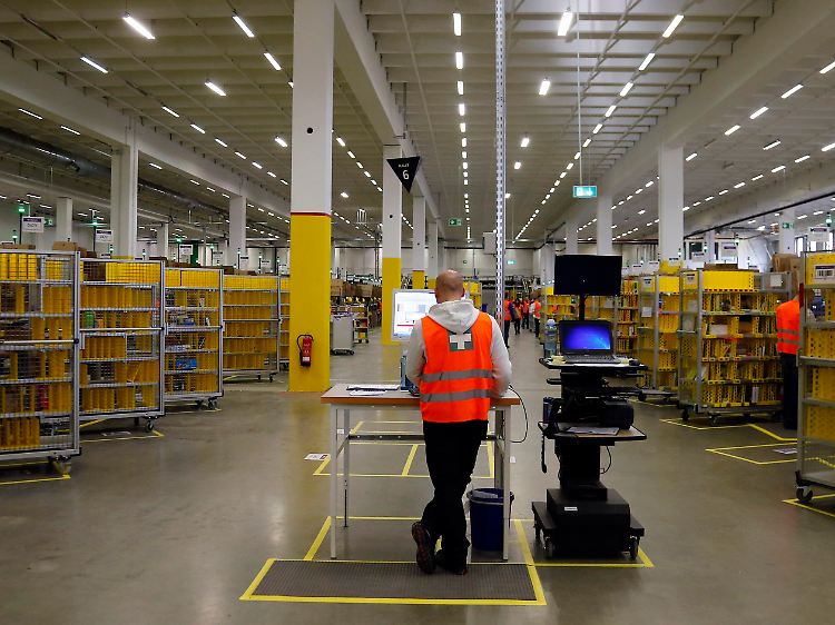 In Konkurrenz mit der deutschen Innenstadtlage: Das neue Amazon-Verteilzentrum Brieselang bei Berlin.