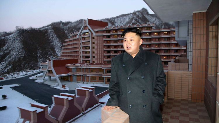 Kim Jong Un besichtigt ein fast fertiggestelltes Luxus-Skiressort - während die nordkoreanische Bevölkerung hungert.