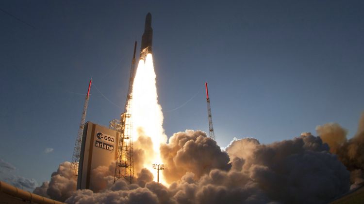 Aus nächster Nähe ein markterschütterndes Ereignis: Start einer Ariane 5 am Guiana Space Centre in Kourou, Französisch-Guayana.