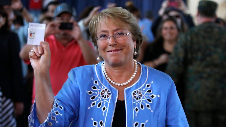 Chiles neue Präsidentin bei der Stimmabgabe: Michelle Bachelet.