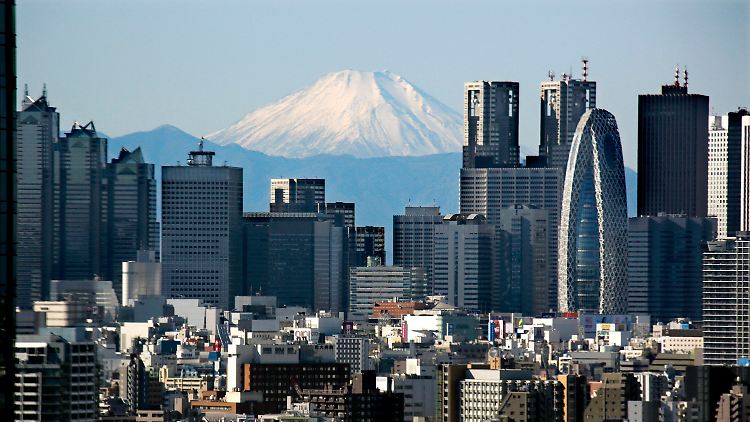 Mit rund 240 Prozent der Wirtschaftsleistung des Landes hat Japan die höchste Staatsverschuldung unter den Industriestaaten.