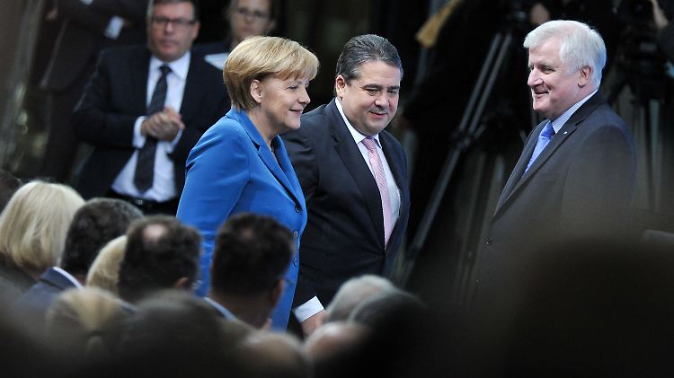 Der Dritte im Bunde: Horst Seehofer, Angela Merkel und Sigmar Gabriel unterzeichneten an diesem Montag den Koalitionsvertrag.
