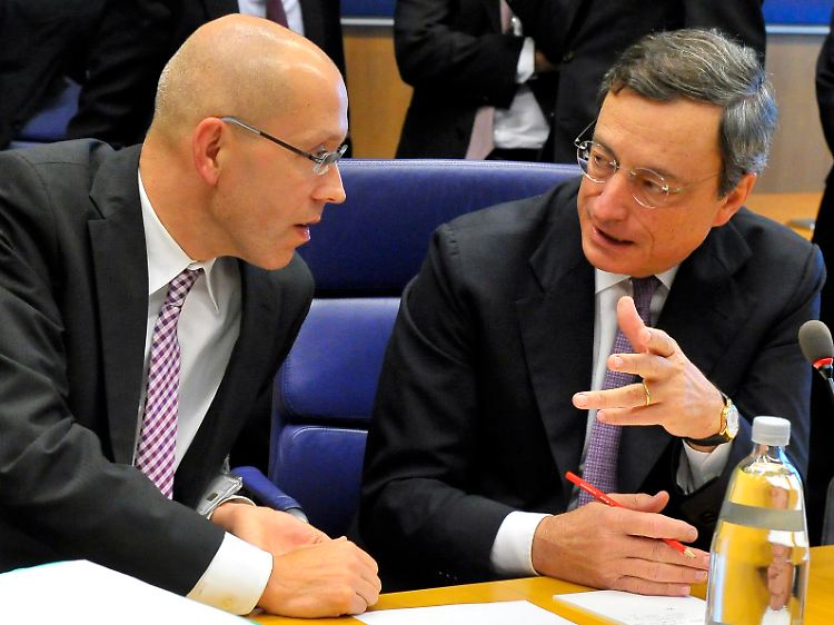 "Mario Draghi und ich bleiben uns freundschaftlich verbunden": Künftig kümmert sich Asmussen (l.) um Themen wie den deutschen Mindestlohn.