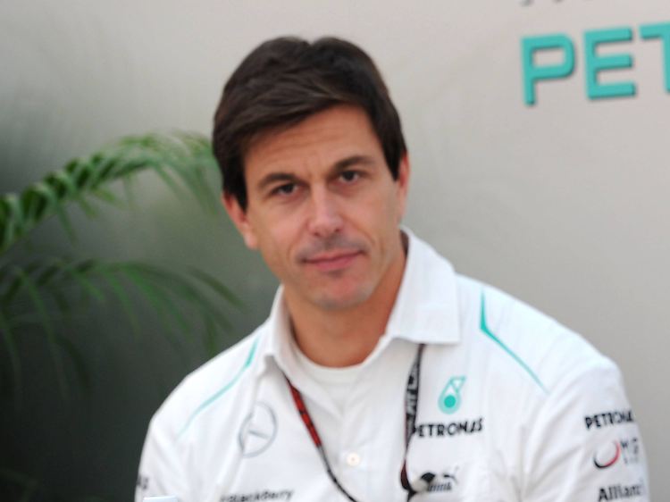 Toto Wolff verteidigt Lewis Hamilton gegen die harsche Kritik vor allem britischer Medien.