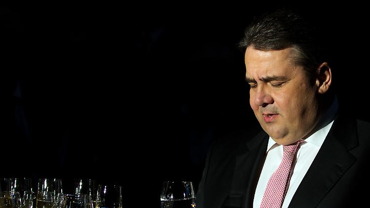 Sigmar Gabriel muss sich gleich zu Beginn der Großen Koalition mit einer Menge Probleme herumschlagen.