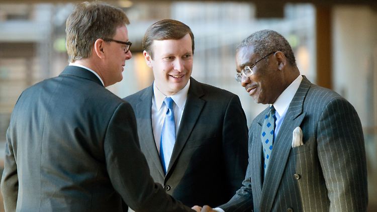 Michael Grosse-Brömer begrüßt die US-Parlamentarier Meeks (l.) und Murphy.